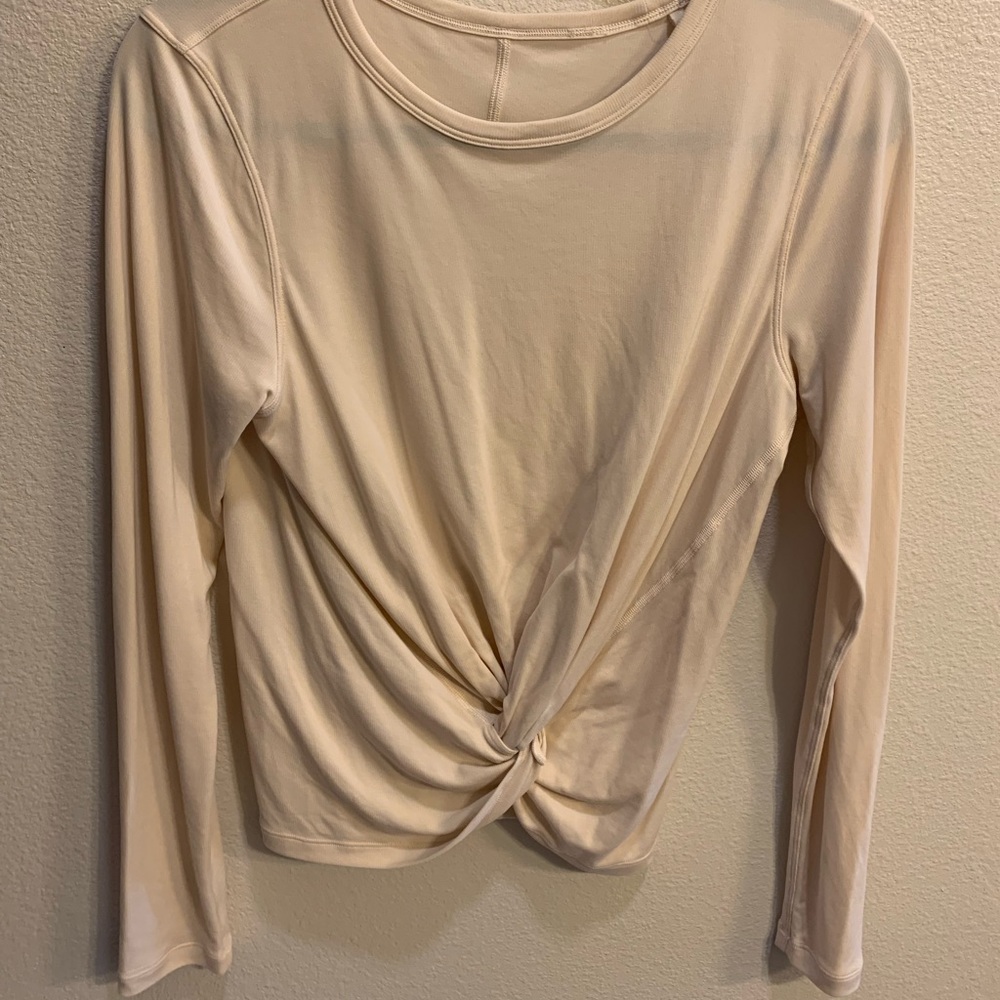 Lululemon. Size 6. Long sleeve crop.